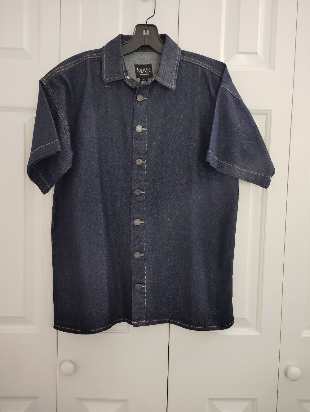 BoohooMAN Short Sleeve Boxy Fit Denim Shorts Size XS.
